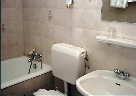 Hotel Christian Cluny ルルド